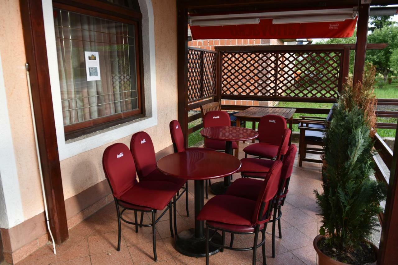Bed and Breakfast Bistro Kristina à Perusic Extérieur photo